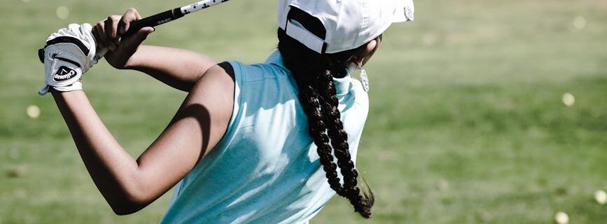 woman playing golf